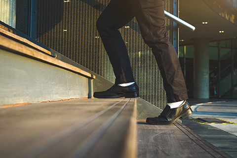 3,900 to Bank Worker injured in a Slip and Fall